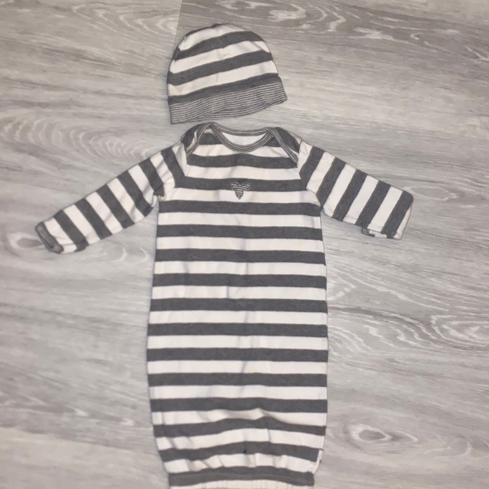 Burt’s Bees organic comfy baby sleep sack with matching hat, size 6-9months